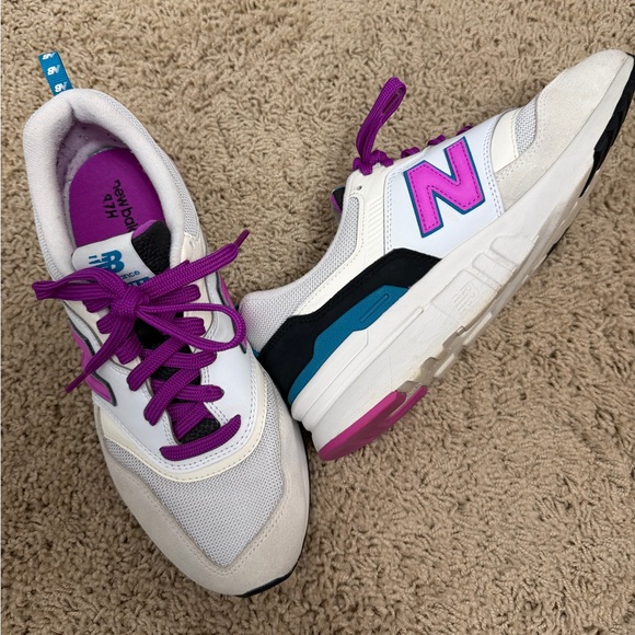 New Balance Women's 997H Sneakers in Sea Salt and Peony Colorway - Picture 5 of 8